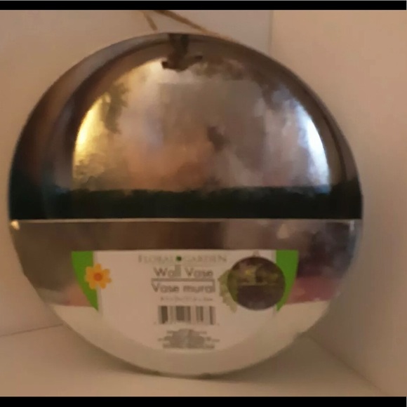 New Two Pack Floral DIY Garden Metal Hanging Wall Vases 8.5” - Picture 6 of 16